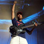Tom Morello Breaks Up Street Fight