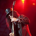 Slash Wins Lifetime Achievement Reward, Discusses New Album