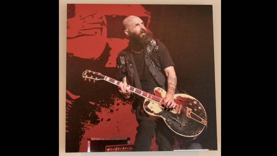 Converting a RightHanded Into a LeftHanded Guitar? Here's How to Do