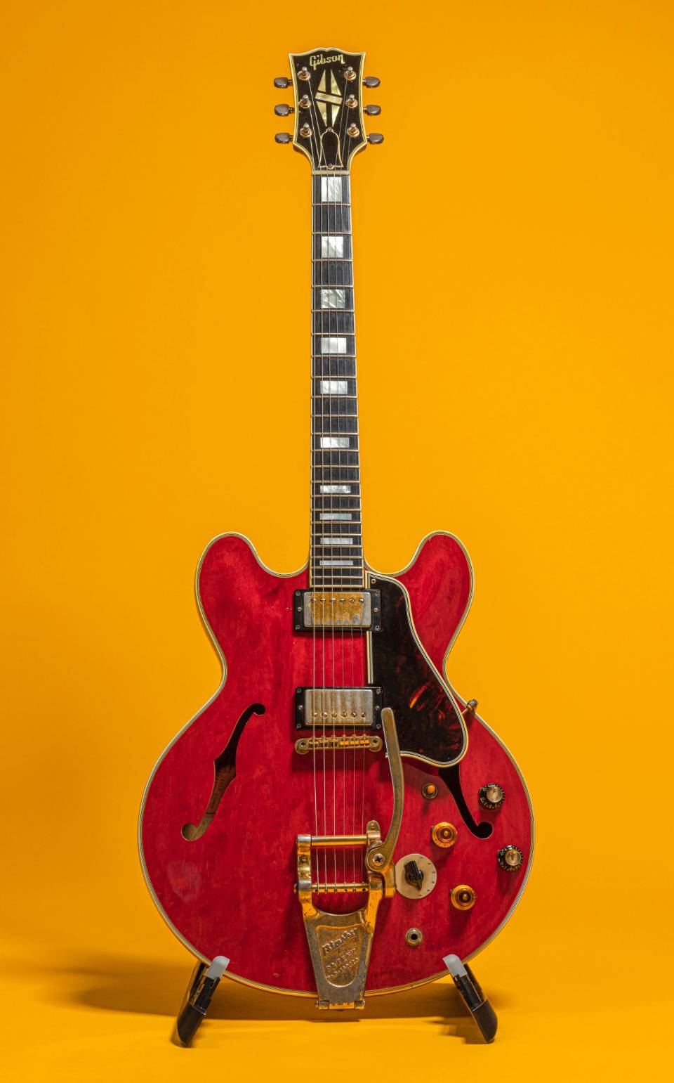 Guitar That Was Broken During Oasis BreakUp Was Auctioned, This Is How