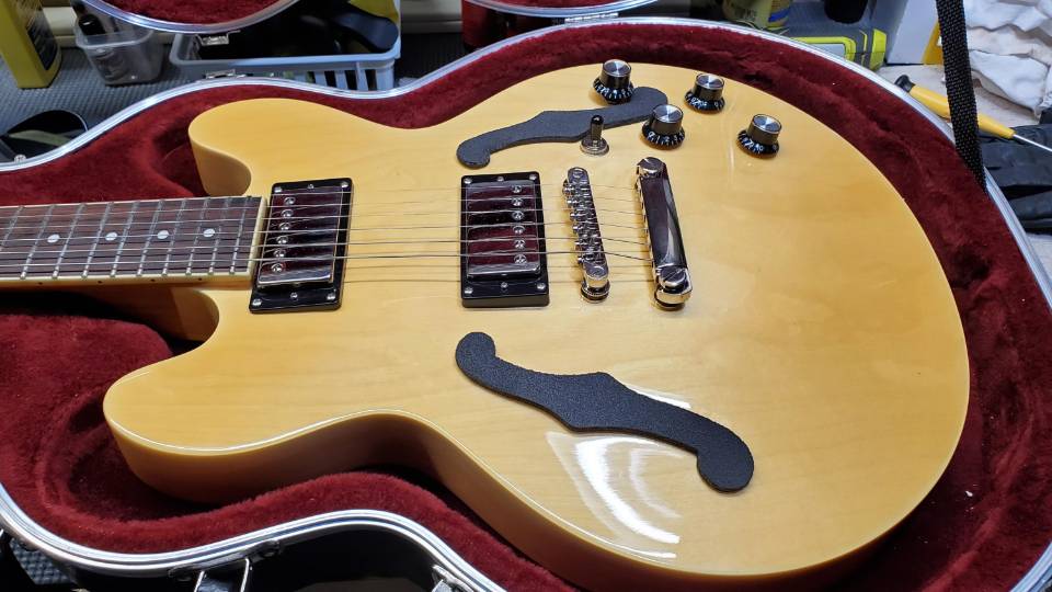 Why Does My Hollowbody Guitar Feedback and What Can I Do to Stop It