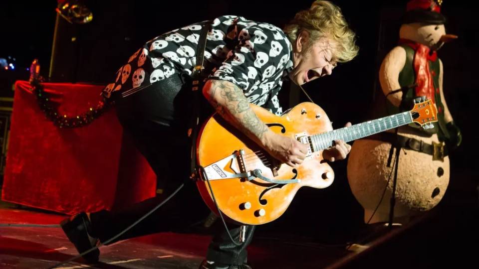 Why Does My Hollowbody Guitar Feedback and What Can I Do to Stop It