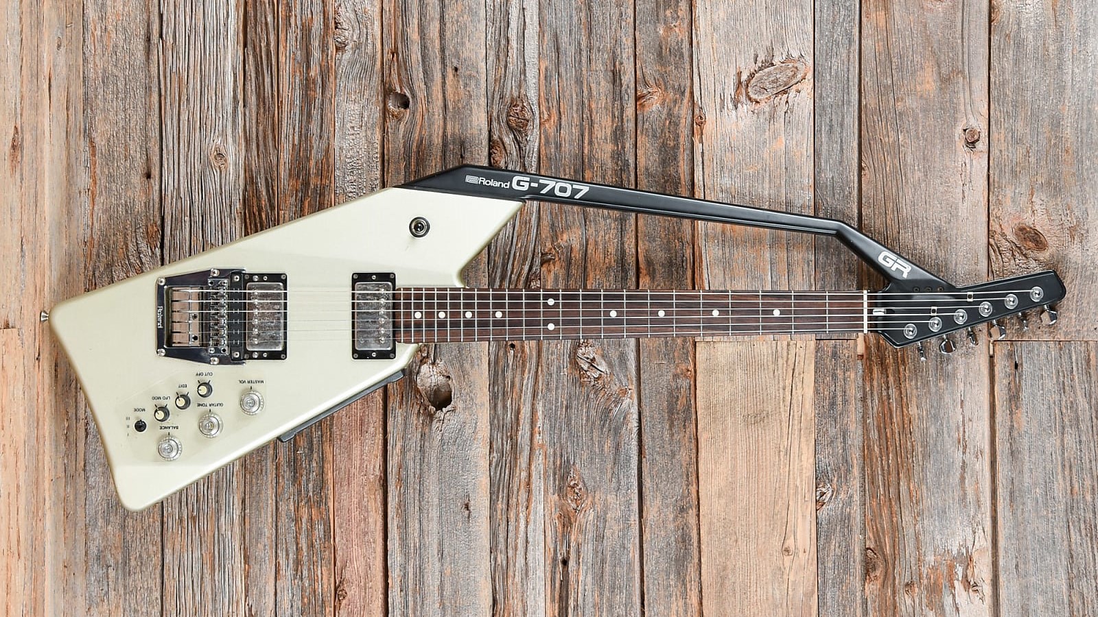 Roland G-707 Synth Guitar: History, Specs and the GR-700 Rig