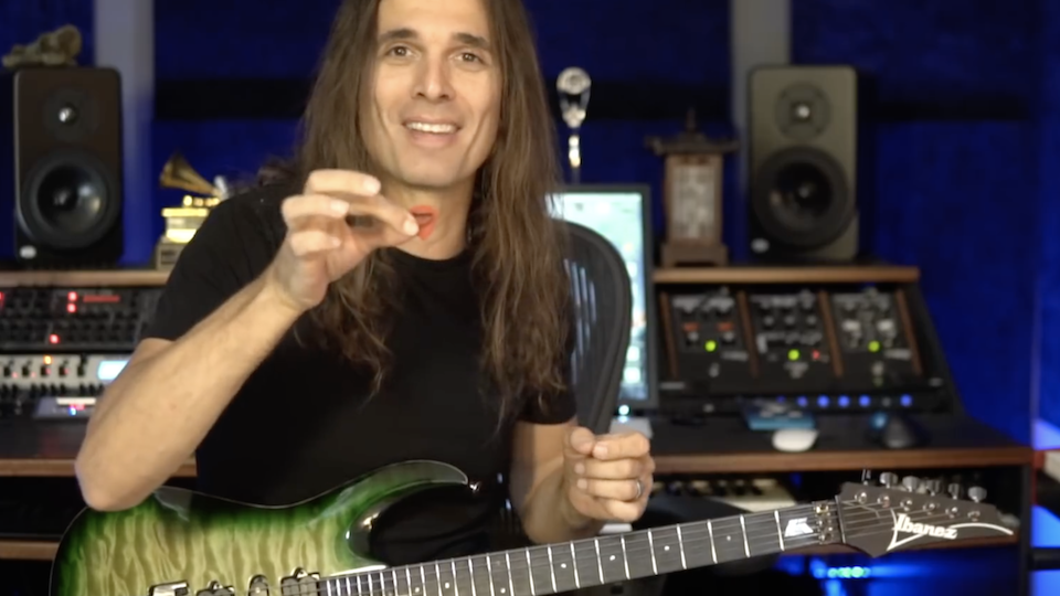 Megadeth s Kiko Loureiro Explains Why He Holds His Pick in Such a Weird Way Ultimate Guitar