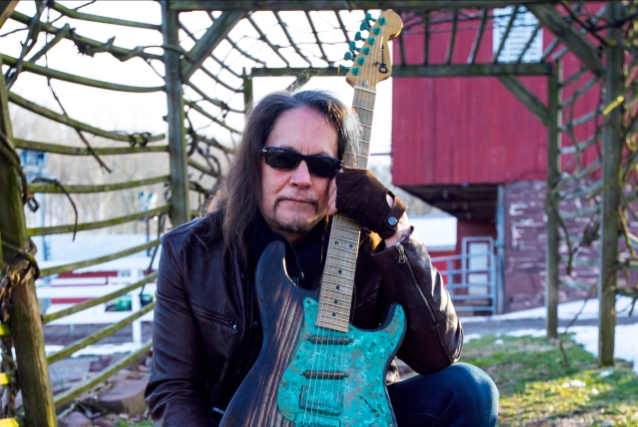GUITARIST JAKE E. LEE SAYS FORMER BADLANDS SINGER, RAY