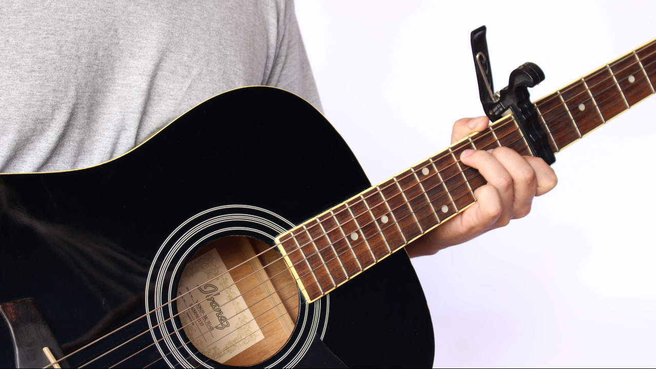 gateway stall Fourth How to Use a Capo (Transposing lesson) | Guitar Lessons @  Ultimate-Guitar.Com