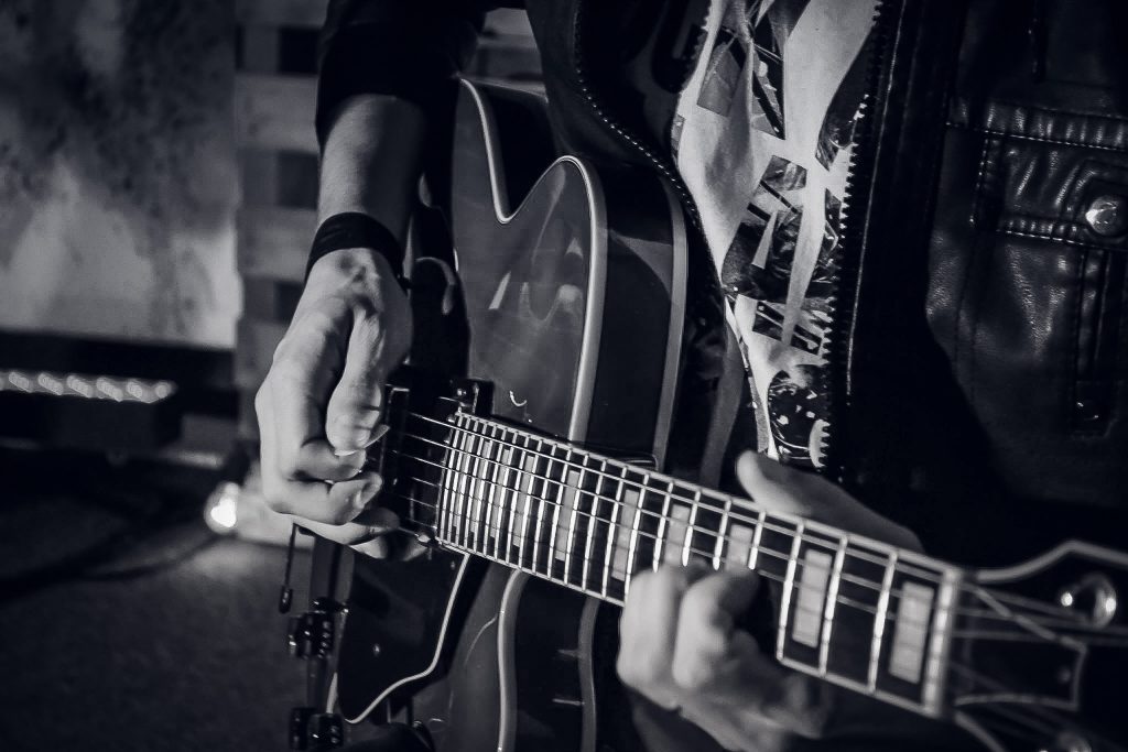 Фото гитар на аву Learn Finger-Plucked Blues Guitar Ultimate Guitar