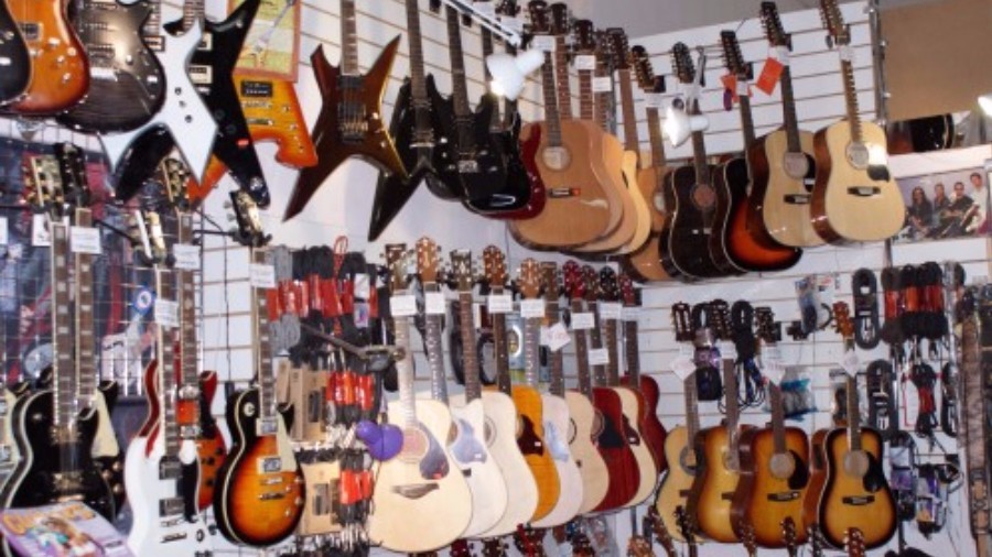 Магазин музыкальных инструментов. Данцер нижневартовск музыкальный. Маэстро музыкальный магазин. Боевая 4 феодосия магазин музыкальных инструментов. Китайский музыкальный магазин.