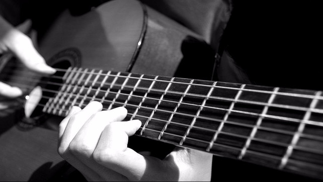 clawhammer guitar picking