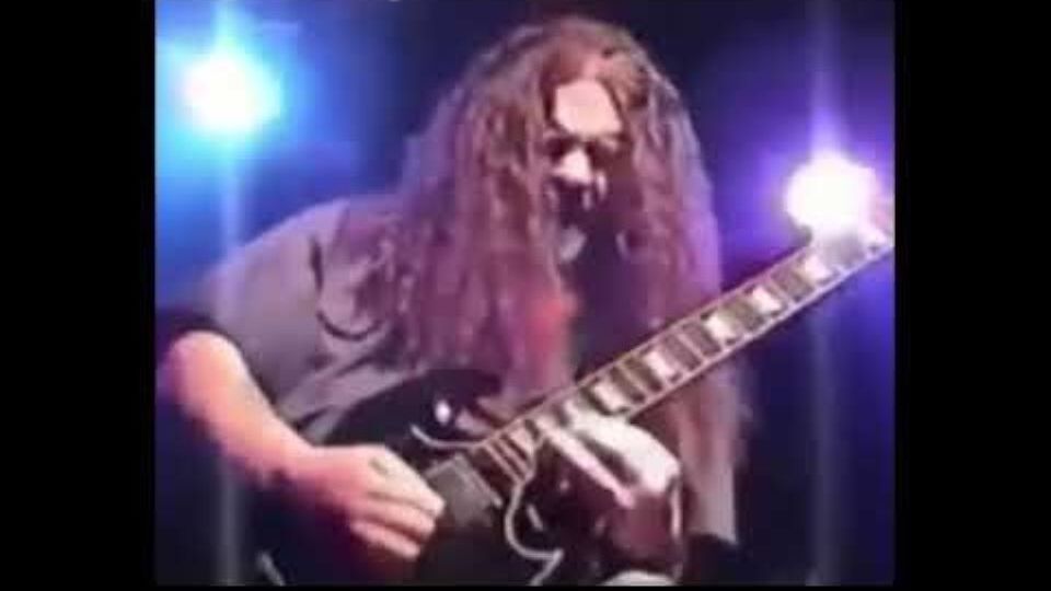 Watch: Here's Rare Live Footage of Dimebag Darrel Shredding on a Gibson ...