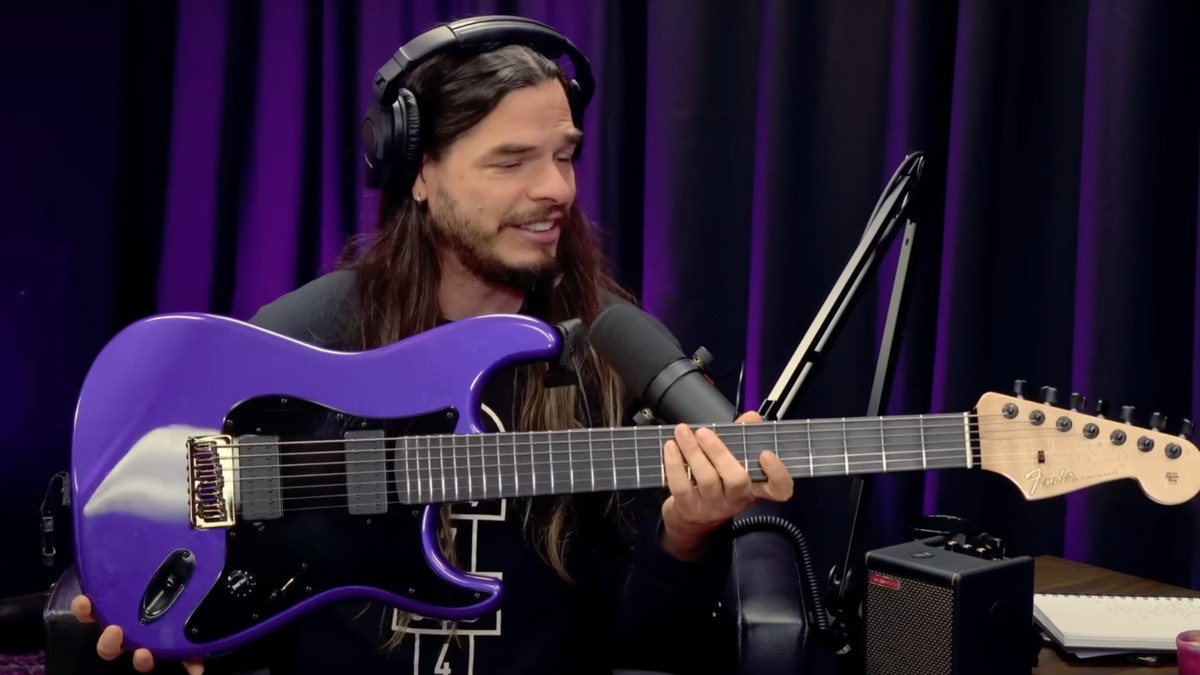 Fender Has Officially Made Their First Ever 7 String Strat With Some Interesting Specs It s for Suicide Silence s Guitarist Ultimate Guitar