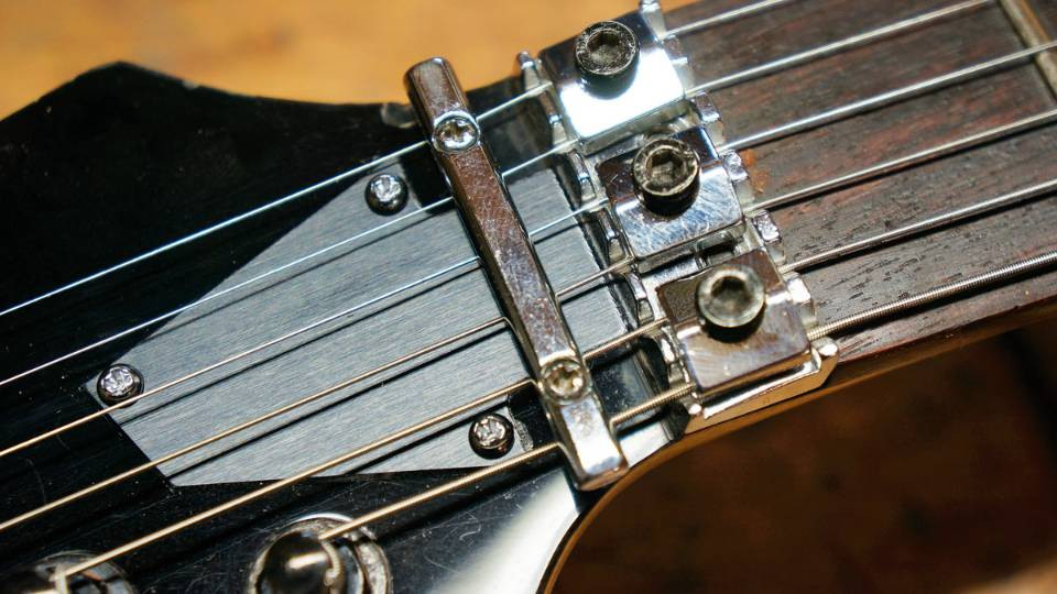 Can You Use a Floyd Rose Without a Locking Nut Ultimate Guitar