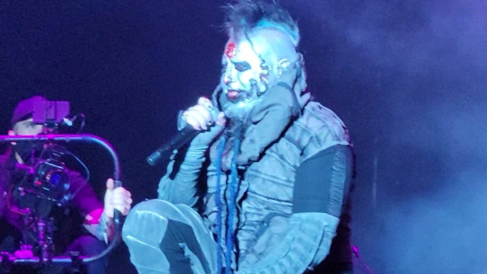 Watch Mudvayne Singer Falls Off Stage While Performing 'Not Falling