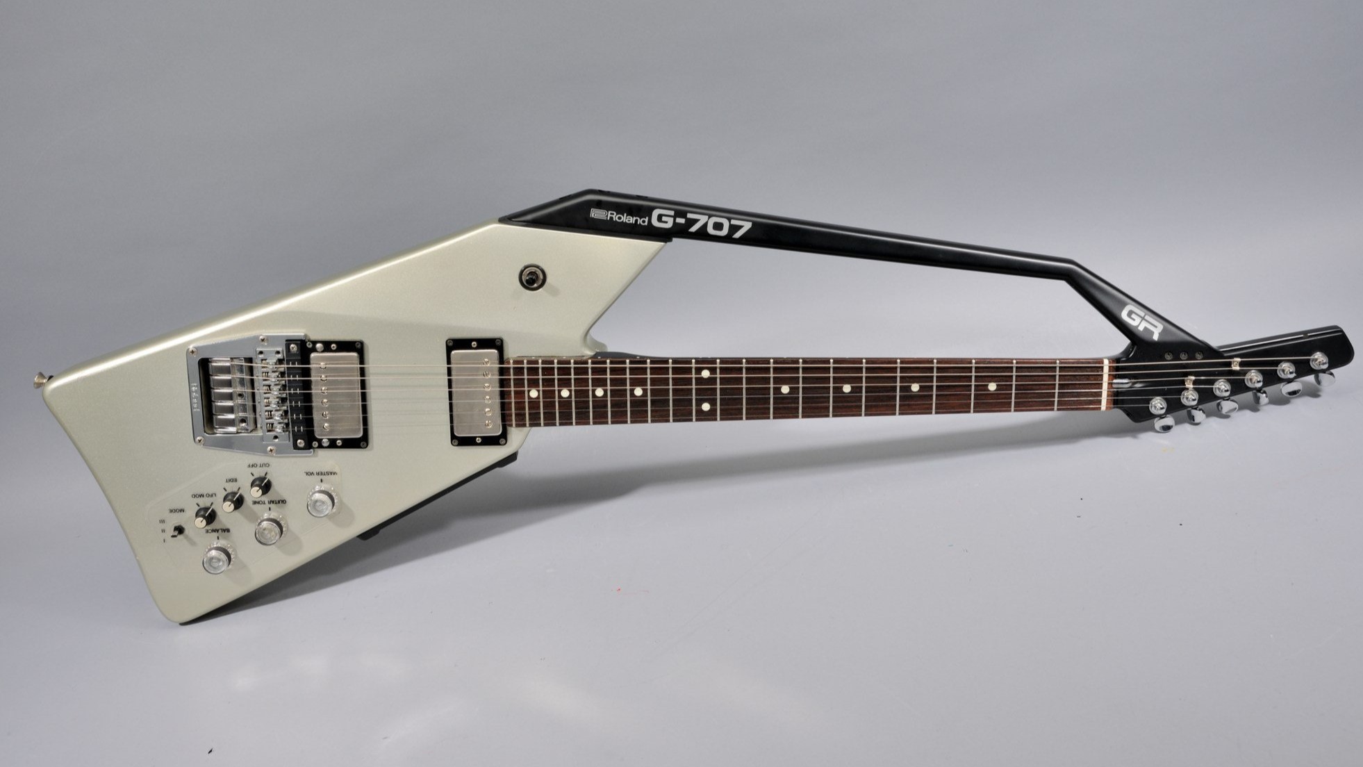 Roland G-707 Synth Guitar: History, Specs and the GR-700 Rig