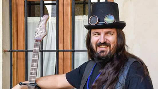 6 Amazing Steampunk Guitars from Spain