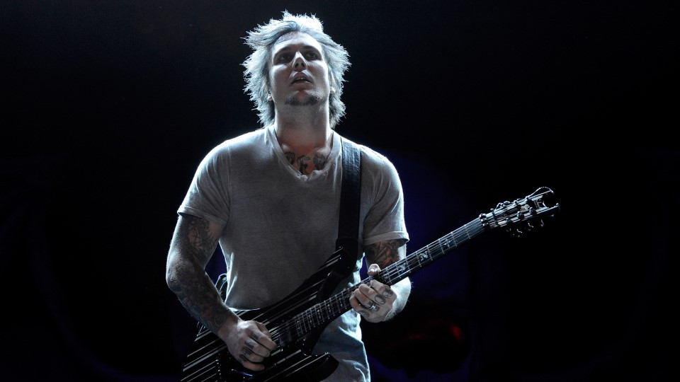 Synyster Gates: How Allan Holdsworth Influenced A7X Synyster Gates
