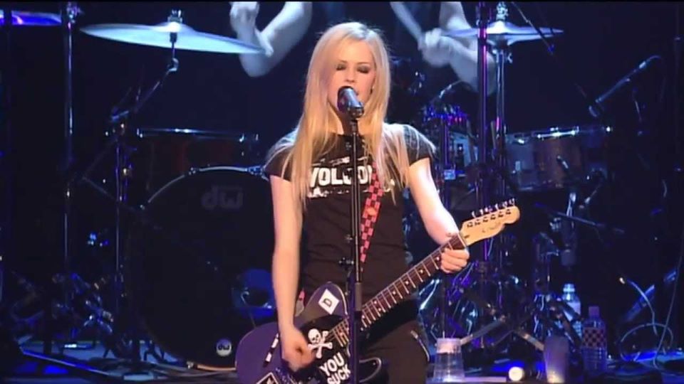 Avril Lavigne: 'I moved out of my parents' house and straight into a tour  bus with no rules', Avril Lavigne