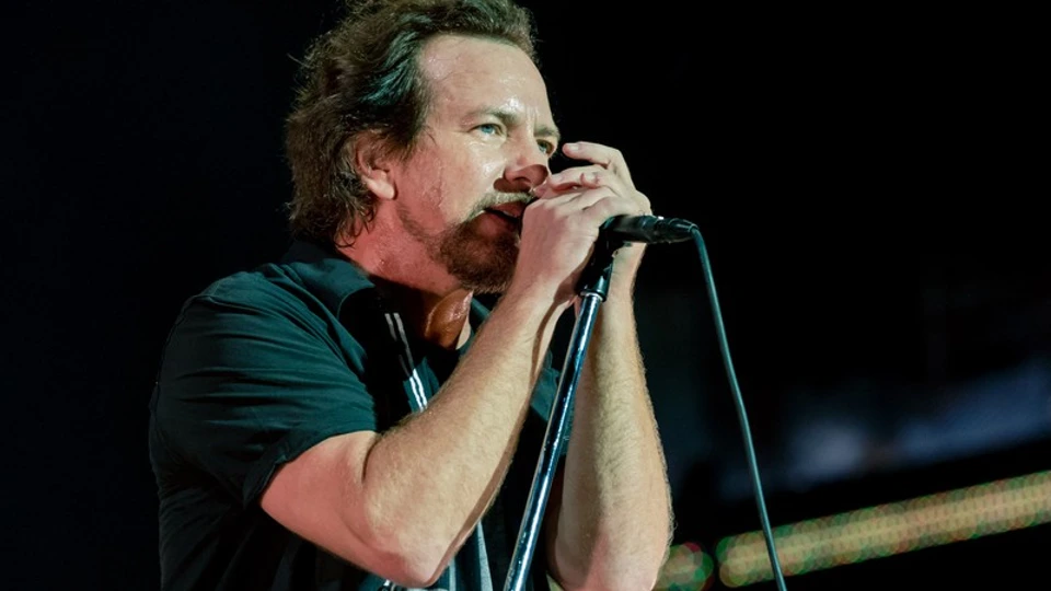 UPDATE: Pearl Jam Continue to Cancel Shows as Eddie Vedder Remains 'Without a Voice' – Ultimate Guitar