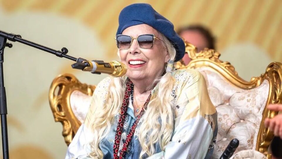 Watch Joni Mitchell Plays First Headlining Show in Over 20 Years