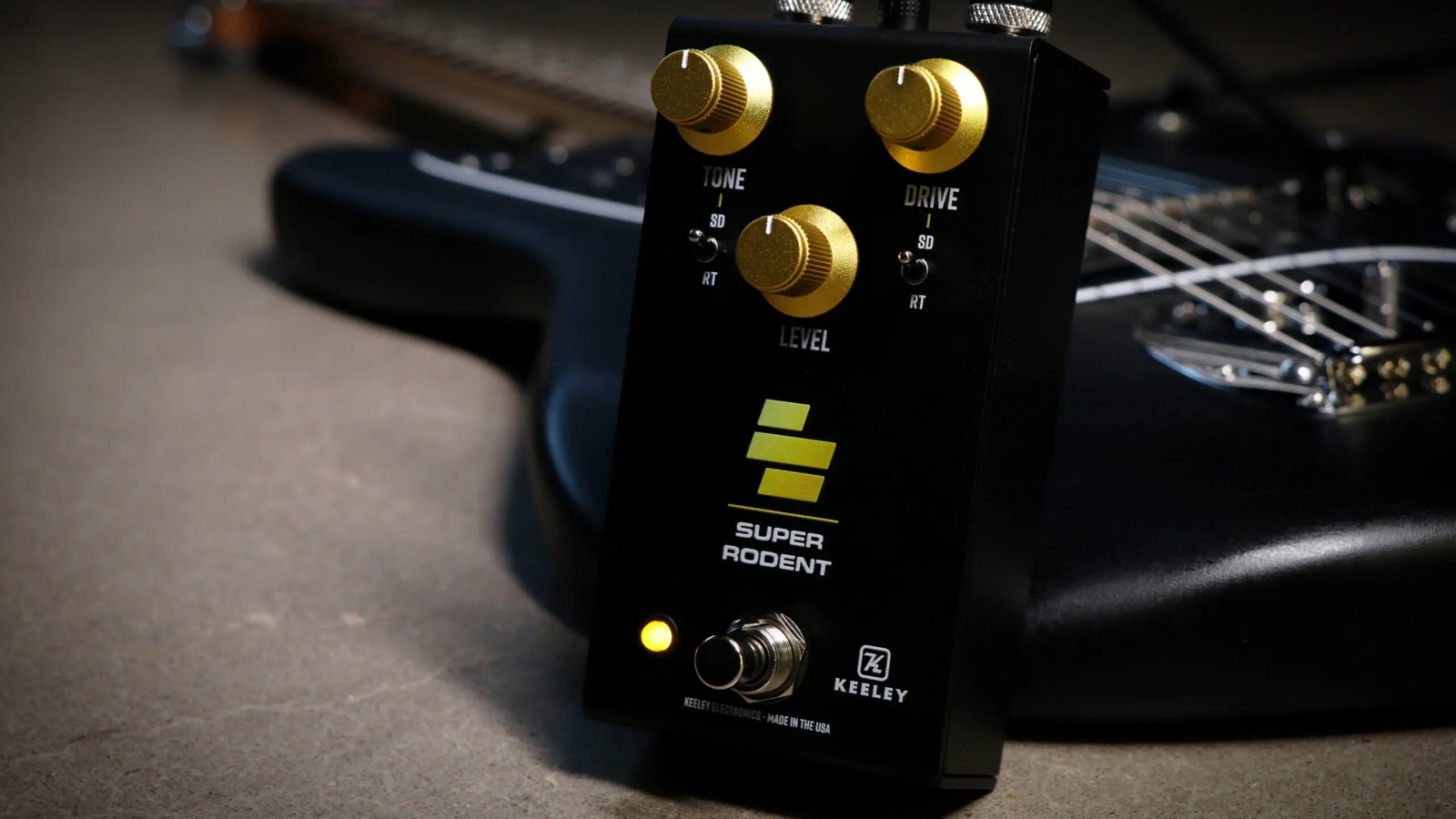 chain pedal Pearl P3000C Demon Bass Drum – Kraft Music Color:Night yellow lens Slingshots The 5000 series pedals 1/4