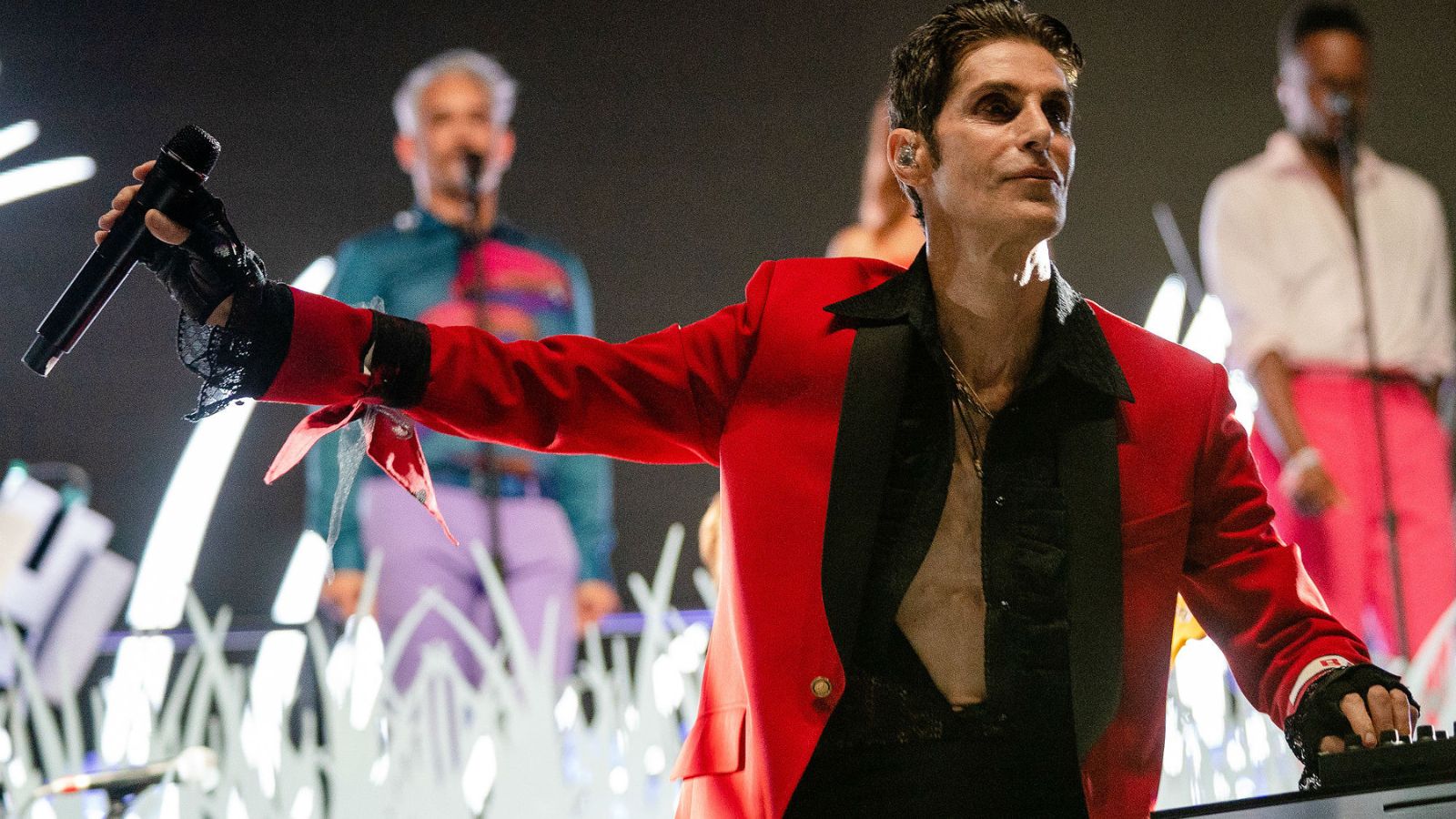 Perry Farrell Returns Fire With Lawsuit Against Jane's Addiction ...
