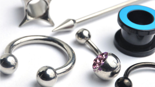 Top 16 Rockstars With Piercings