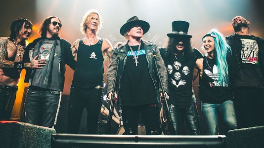 Drunk Female Fan Seriously Injured After Falling Offstage at GN'R Show