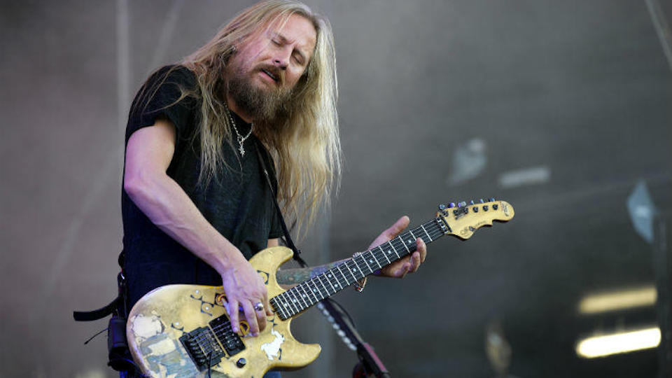 Alice in Chains Guitarist Jerry Cantrell Undergoing Back Surgery
