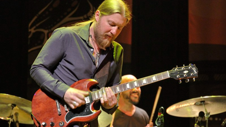 6 Bands and Guitarists Who Don't Use Guitar Pedals Ultimate Guitar