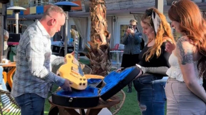 Man Reunited with Stolen Gibson Les Paul Custom After 27 Years