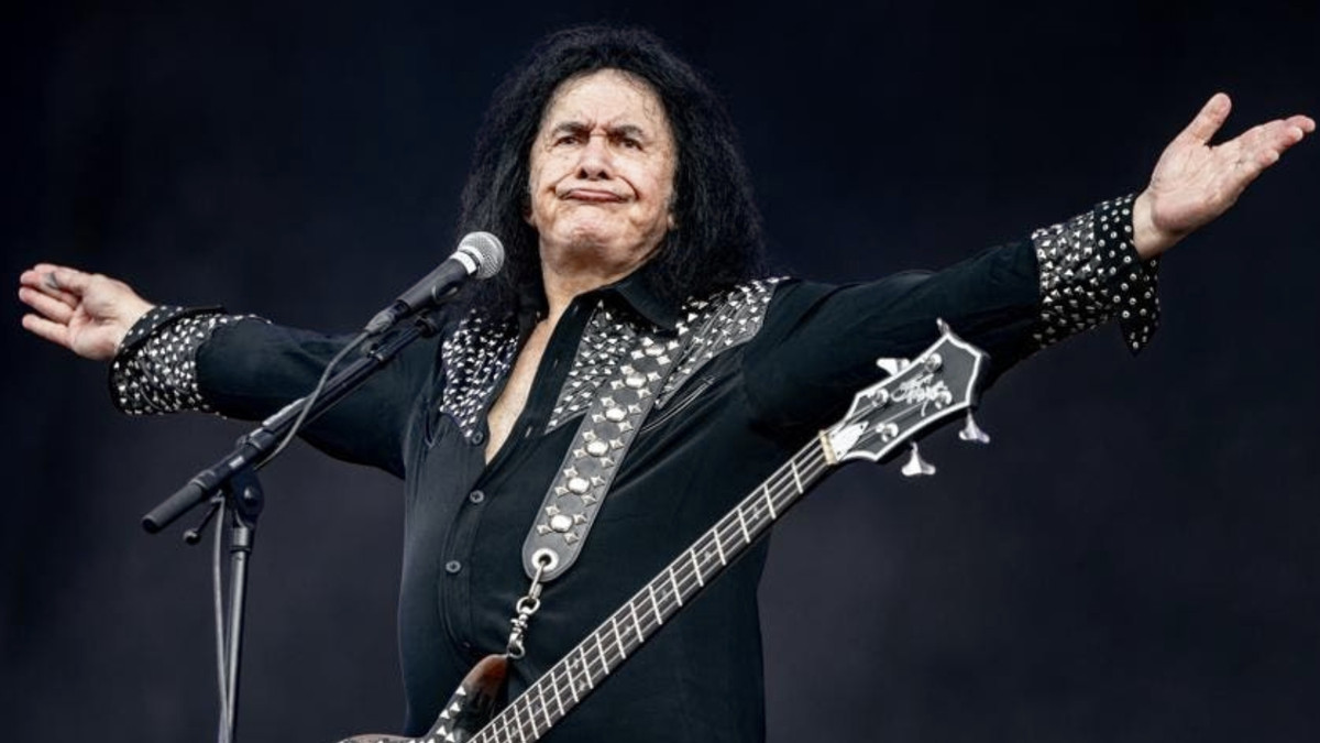 I'll Be Your Biggest Fan': You Can Pay $30k per Show to Replace Gene Simmons  on His Solo Tour | Ultimate Guitar