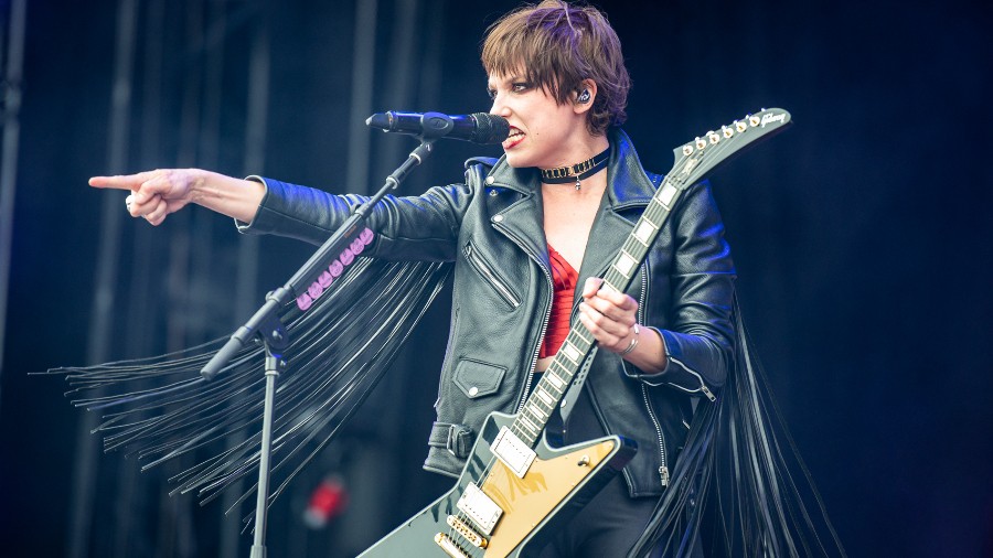 Halestorm Frontwoman Names 15 Songs That Made Her Who She Is Includes Black Sabbath Metallica More Music News Ultimate Guitar Com