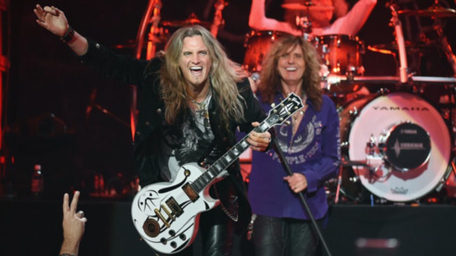 Whitesnake Guitarist Talks How Rise of Grunge Affected Him, Discusses