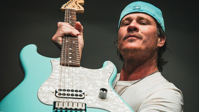 We Reviewed Fender Tom DeLonge Signature Stratocaster, Here's What We ...