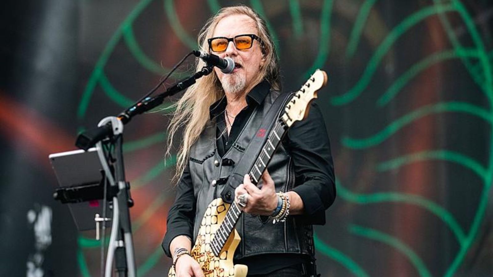 Jerry Cantrell Names Pop Icon Who Made Hm Want to Be a Songwriter