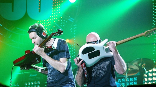 Joe Satriani: The Guitar Thing Paul Gilbert Absolutely Beats Me At