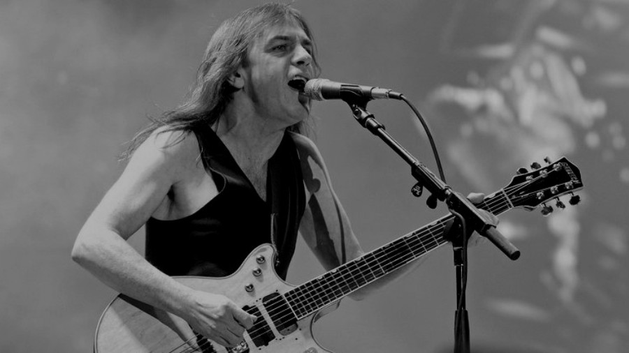 AC/DC’s Guitarist Malcolm Young Dies At Age 64 | Music News @ Ultimate ...