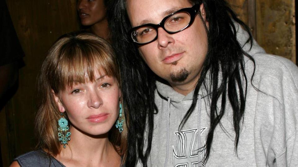 Wife of Korn's Jonathan Davis Dies at Age 39 Ultimate Guitar(00)
