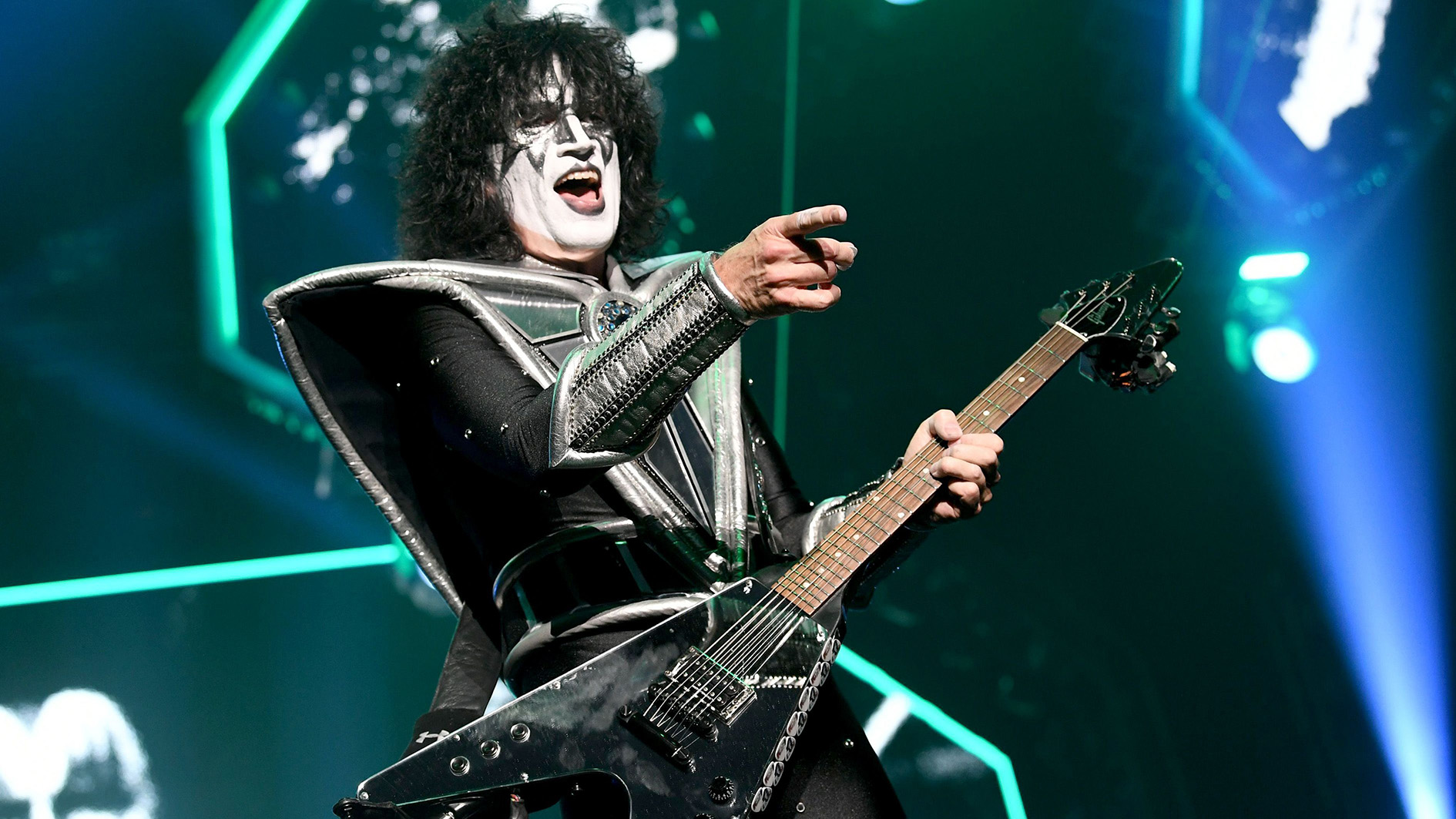 Opinion Makeups Breakups Tommy Thayer Saved KISS and Here s How He Did That Ultimate Guitar