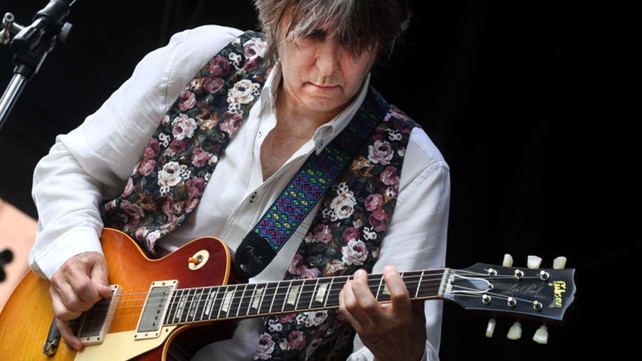 Eric Johnson Shares Advice for Developing a Unique Tone, Explains the ...