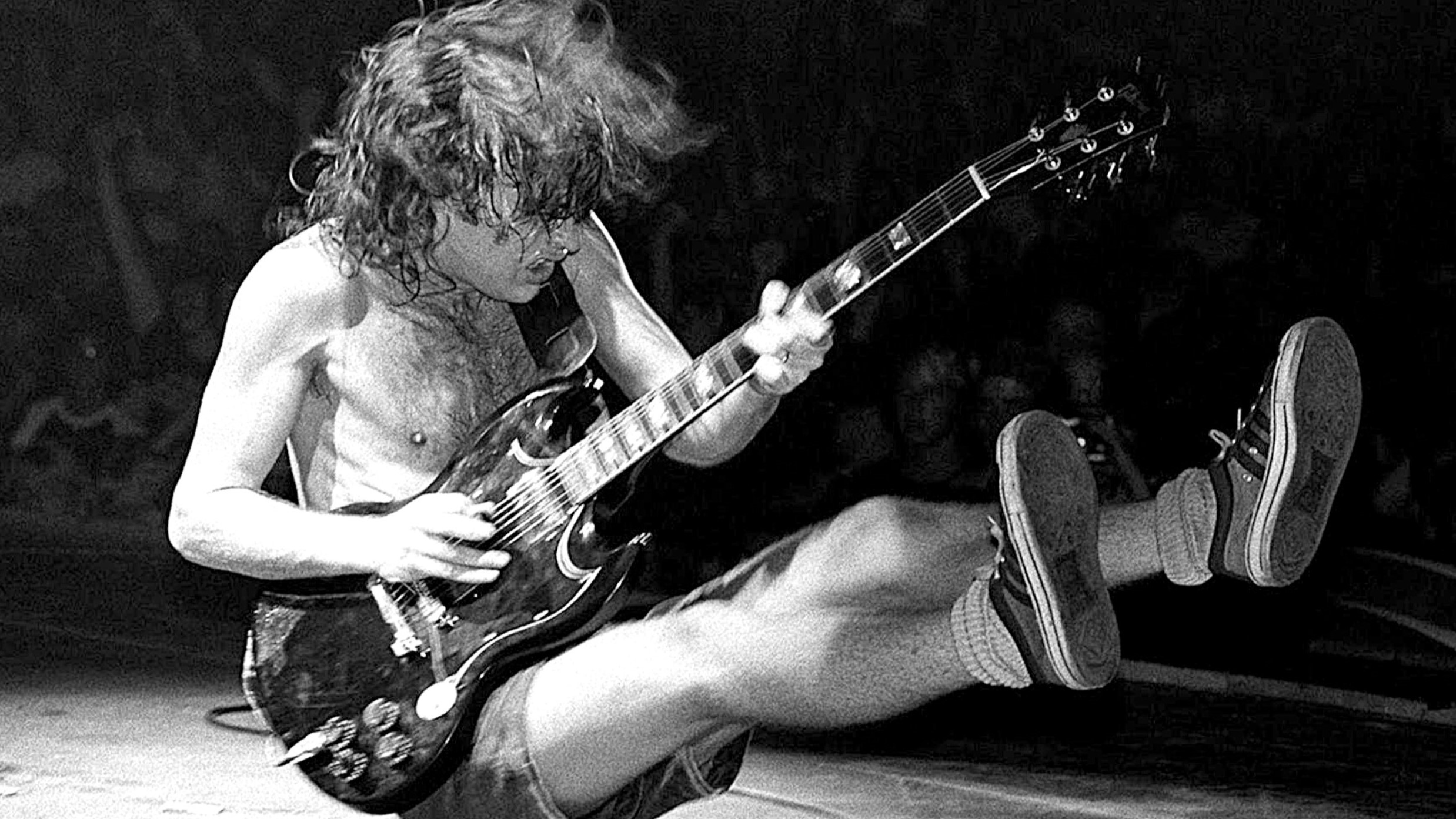 How to Play AC/DC's 'Thunderstruck': Picking Technique, Timing, and the ...
