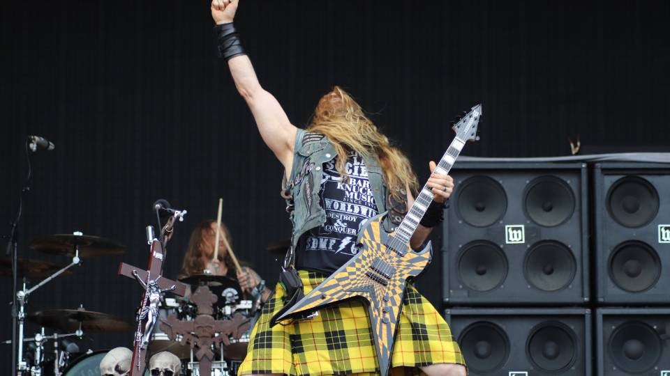 洋楽 Zakk Wylde Plugged and Unplugged Tech Remembers How 'Crazed' Fan Bit Zakk Wylde's Guitar Cable in