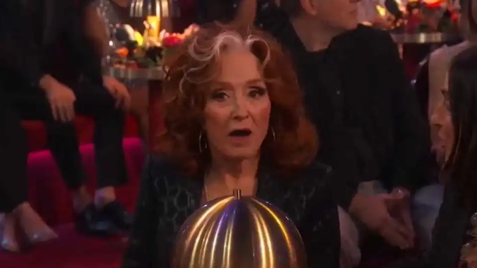 Watch Blues Legend Bonnie Raitt Wins Song of the Year at the 2023
