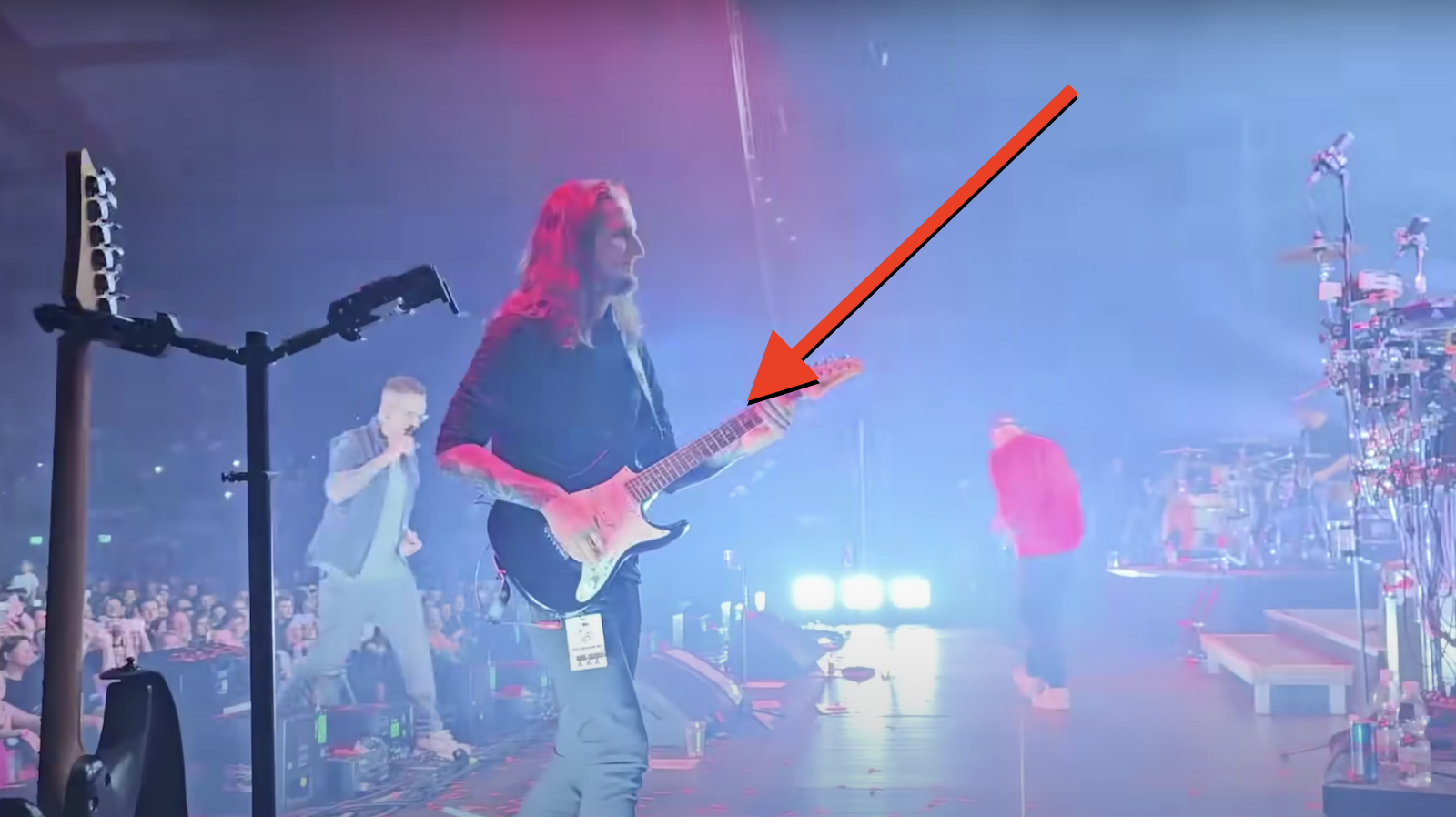 Watch Pro Guitarist Plays Cheap Ibanez Guitar at Arena Show (Without