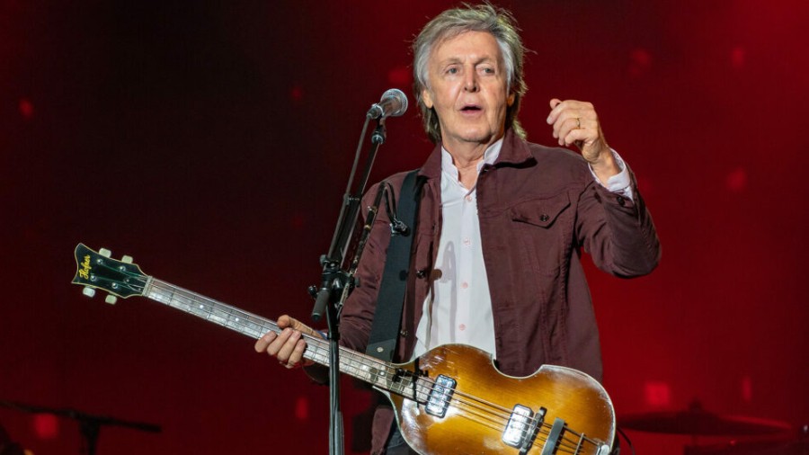 Paul McCartney Recalls 'Embarrassing' Moment of Trying to Play Lead Guitar: 'I'm Not Doing This Again' | Ultimate Guitar