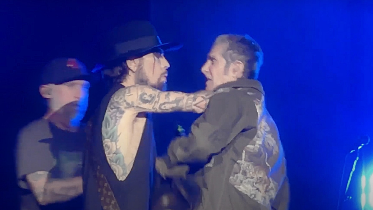 Jane's Addiction Cancels Tour Following Onstage Fight Between Perry Farrell and Dave Navarro | Ultimate Guitar