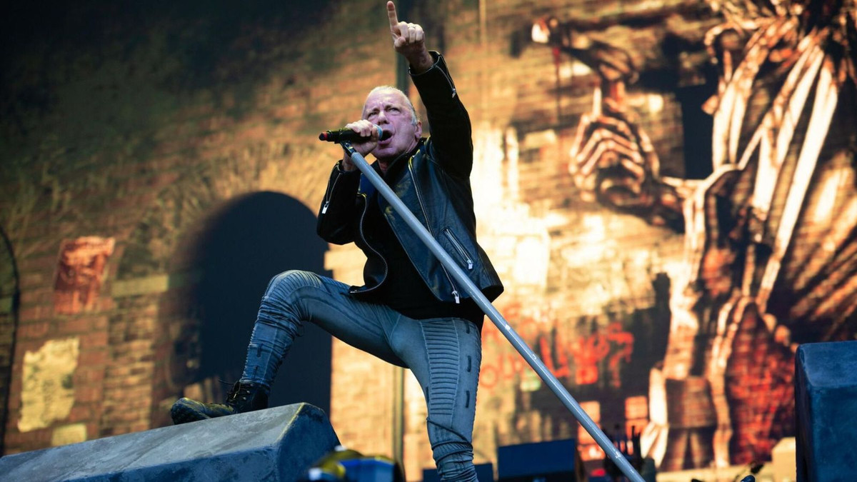 Bruce Dickinson Had to Sing a Song From Offstage, and the Reason Was a Fan in the Crowd