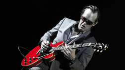 Joe Bonamassa: That Time a Guy Offered Me a $7,500 Amp for $600