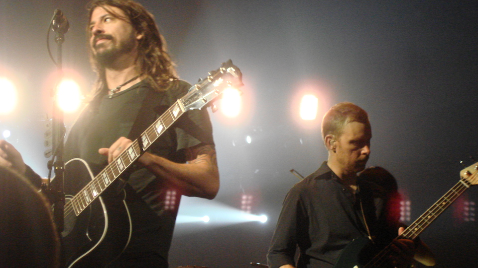 Foo Fighters Bassist Nate Mendel I M Not Allowed To Use A 5 String Bass Music News Ultimate Guitar Com