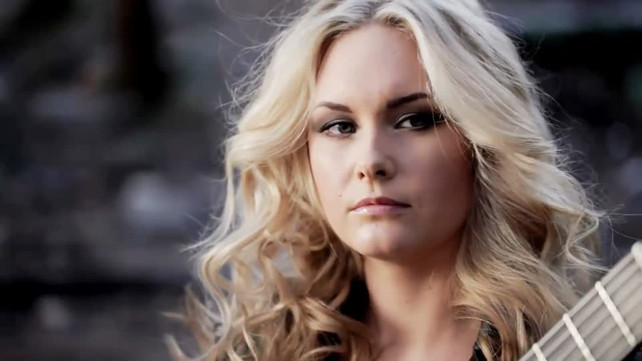 Watch: Norwegian Classical Guitarist Christina Sandsengen Plays Randy